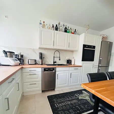 Vier Apartment, Messe * Laatzen