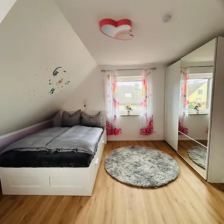 Vier Apartment, Messe Apartament