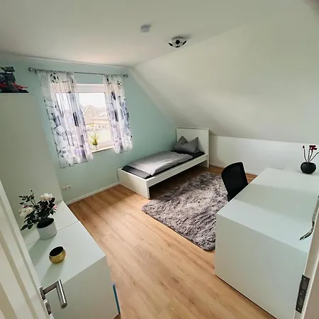 Vier Apartment, Messe *