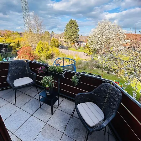 Vier Apartment, Messe *